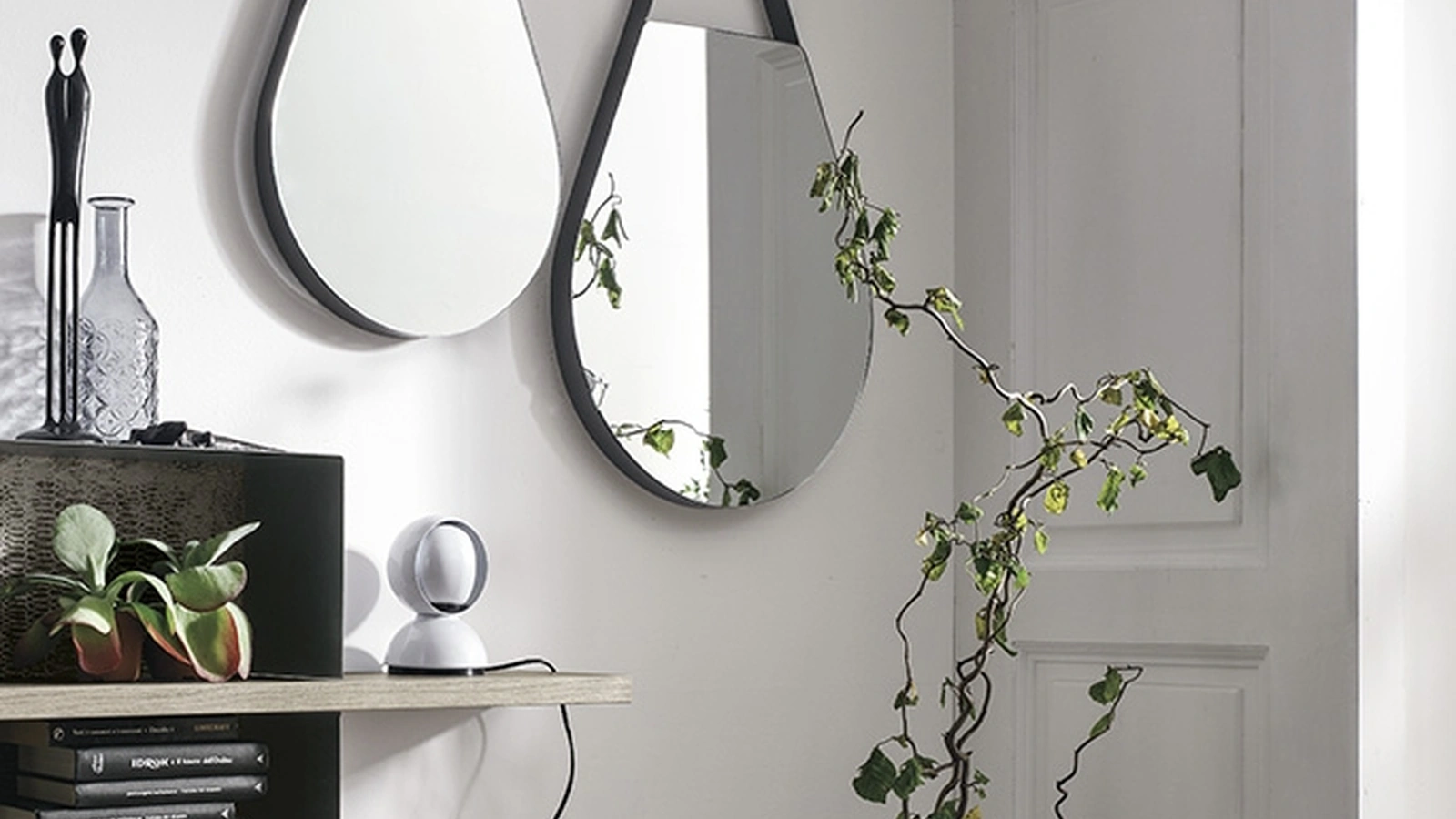 Specchiere moderne Drops con struttura in metallo di Target Point