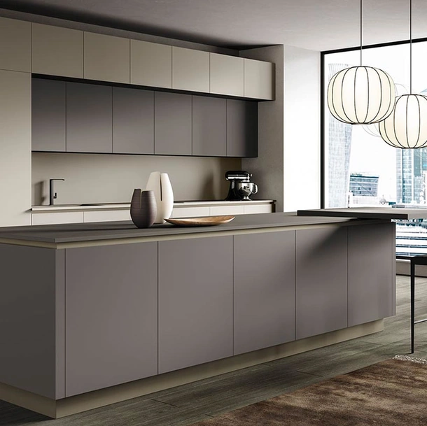 Cucina Moderna con isola Stratos in fenix grigio di Mobilturi