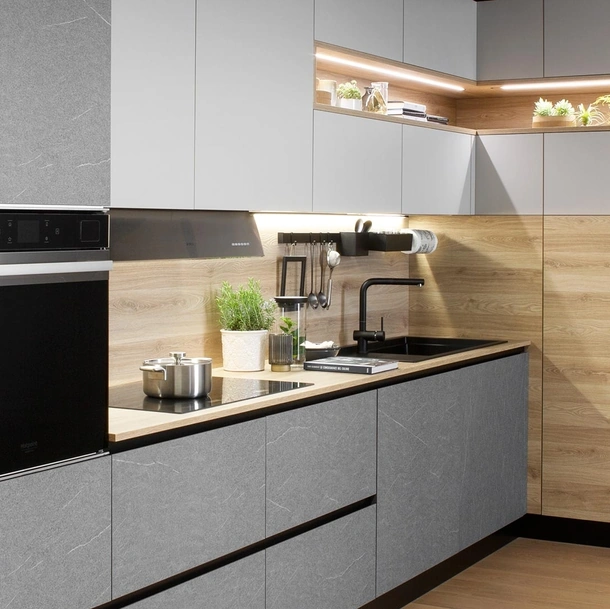Cucina Moderna lineare Zante finitura stone ardesia, matt argento e rovere sabbia di Mobilturi
