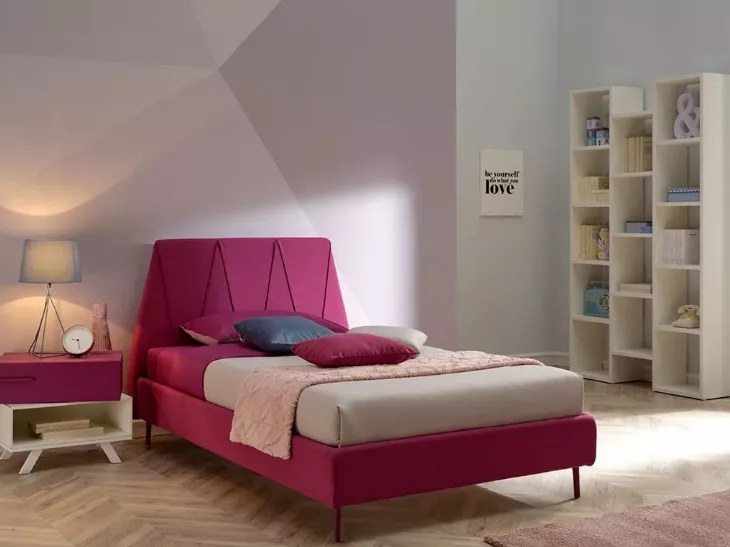 Letto singolo imbottito con testiera in tessuto dalla forma trapezoidale SC210 di Moretti Compact