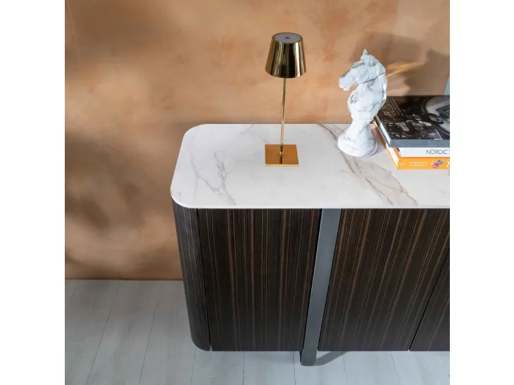 Madia Andromeda in MDF impiallacciato con finitura Ebano con top in ceramica marmo Calacatta Oro di Stones