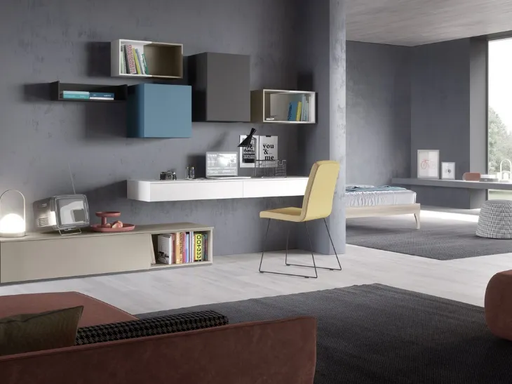 Parete Attrezzarta componibile dal design semplice in laccato opaco con scrivania Comp 18 di Mab