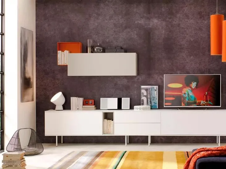 Parete attrezzata con wallbox a giorno e basamento in metallo laccato opaco LV106 di Moretti Compact