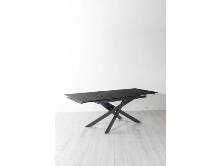 Tavolo allungabile Ares in veramica marmo nero con base in metallo di Stones