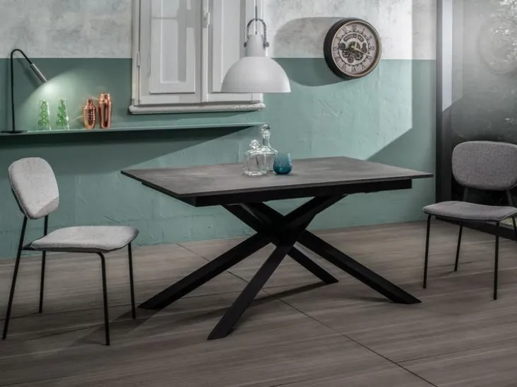 Tavolo allungabile Pulse in melaminico cemento grigio con gambe in metallo di Stones