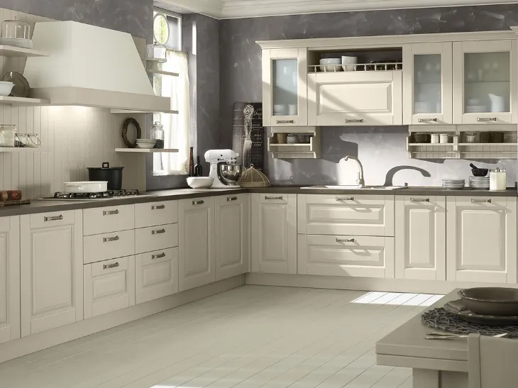 Cucina classica Telma in legno laccato di Evo Cucine