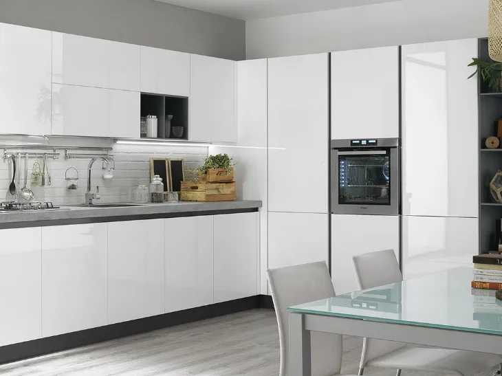 Cucina Moderna angolare Korinna in melaminico finitura Bianco lucido di Evo Cucine