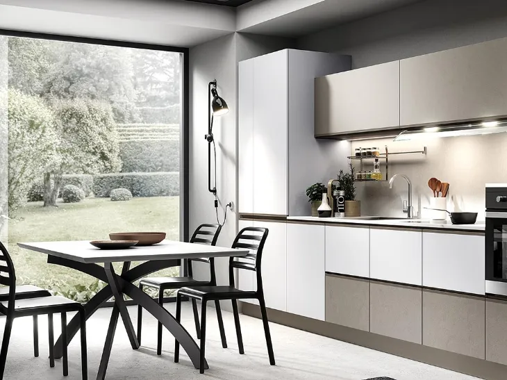 Cucina Moderna lineare Maia in melaminico finitura Cemento Fango e Cemento Bianco di Evo Cucine