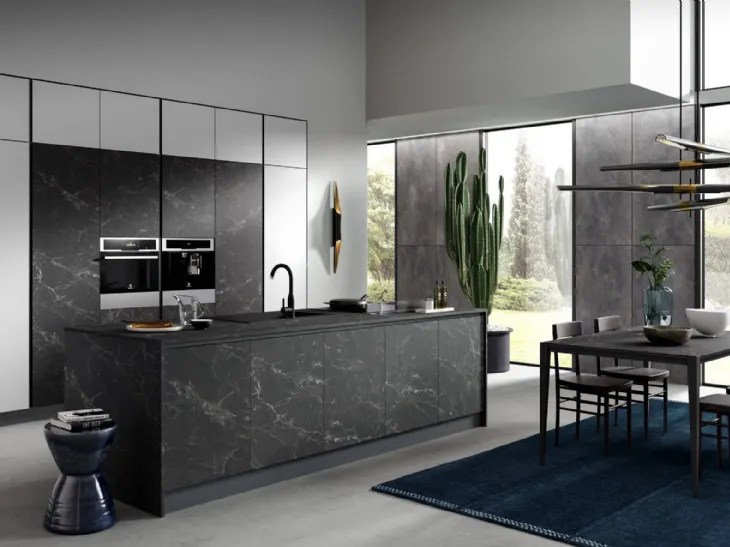 Cucina Moderna con isola Zen finitura Marmo Nero e Seta Bianco Opaco di Mobilturi
